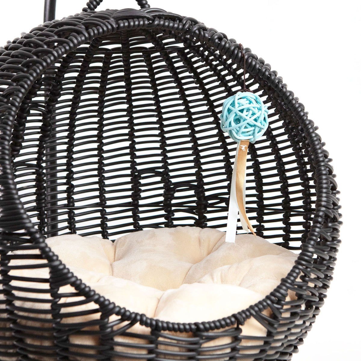 AQPET FRIENDS Morfeo panier suspendu pour chats et chatons en osier tressé à la main, avec coussin moelleux inclus, couleur noire, 46x62 cm